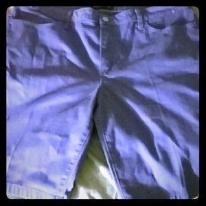 Mid Rise Bermuda shorts